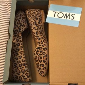 Toms Dust Tan Leopard Suede ballet flats. Size 10